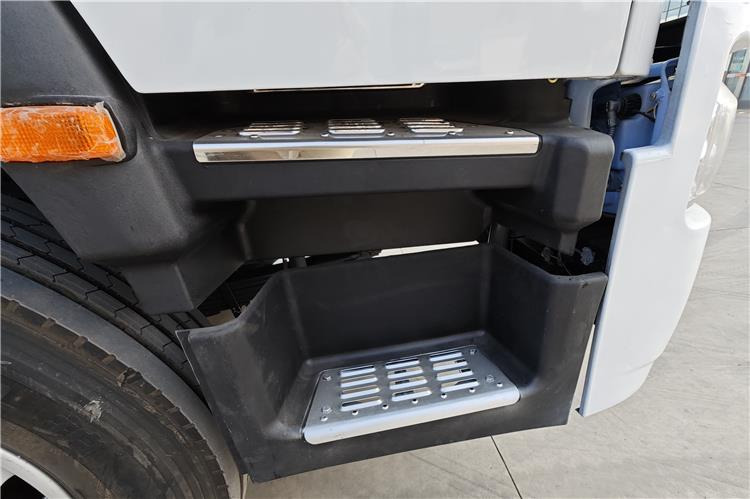 SINOTRUK Second Hand Howo 380hp 6x4 Truck Tractor for Sale In Tanzania - Тягач: фото 4 SINOTRUK Second Hand Howo 380hp 6x4 Truck Tractor for Sale In Tanzania - Тягач: фото 4