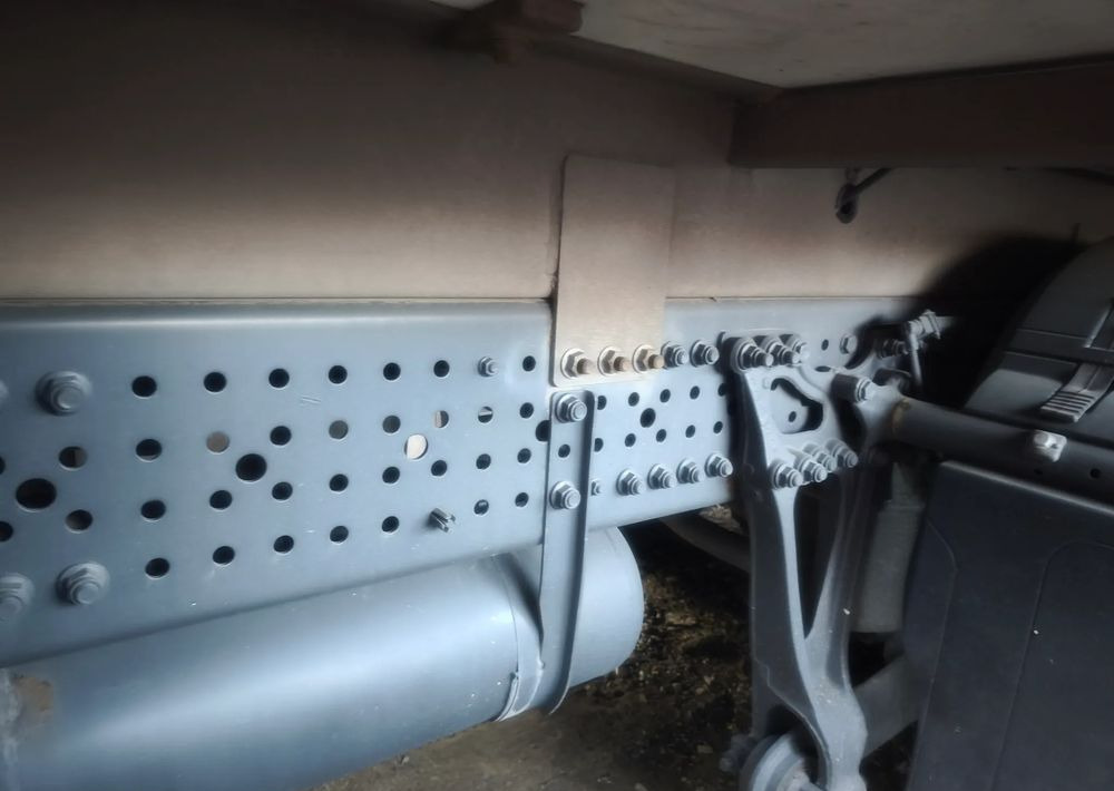 Mercedes-Benz ACTROS ANTOS 2543 6X2 CHŁODNIA IZOTERMA OS SKRĘTNA PODNOSZONA SUPER STAN - Рефрижератор: фото 5 Mercedes-Benz ACTROS ANTOS 2543 6X2 CHŁODNIA IZOTERMA OS SKRĘTNA PODNOSZONA SUPER STAN - Рефрижератор: фото 5