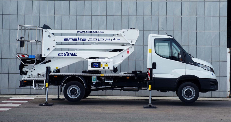 Oil & Steel Snake 2010 HE PLUS Sobre IVECO 35S14 Distancia entre ejes 3750 mm - Подъёмник: фото 1 Oil & Steel Snake 2010 HE PLUS Sobre IVECO 35S14 Distancia entre ejes 3750 mm - Подъёмник: фото 1