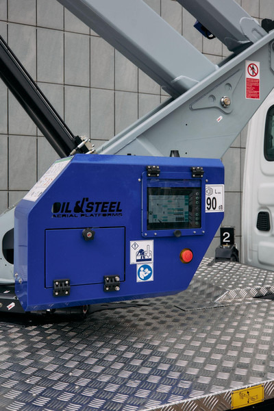 Oil & Steel Snake 26 Sobre IVECO 35S14 Distancia entre ejes 4100 mm - Подъёмник: фото 5 Oil & Steel Snake 26 Sobre IVECO 35S14 Distancia entre ejes 4100 mm - Подъёмник: фото 5