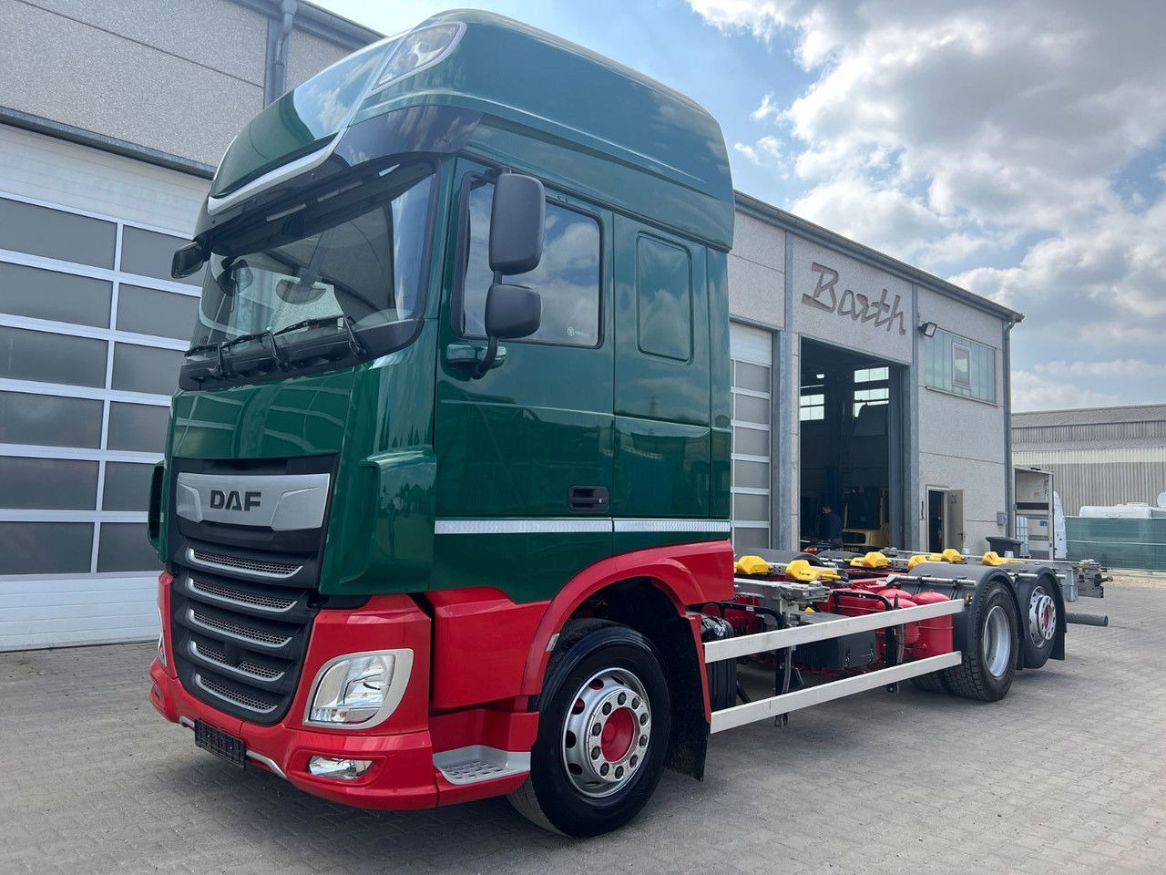 DAF XF 480 FAN SSC BDF C715/745 + Intarder + 2x Tank - Грузовик-контейнеровоз/ Сменный кузов: фото 1 DAF XF 480 FAN SSC BDF C715/745 + Intarder + 2x Tank - Грузовик-контейнеровоз/ Сменный кузов: фото 1
