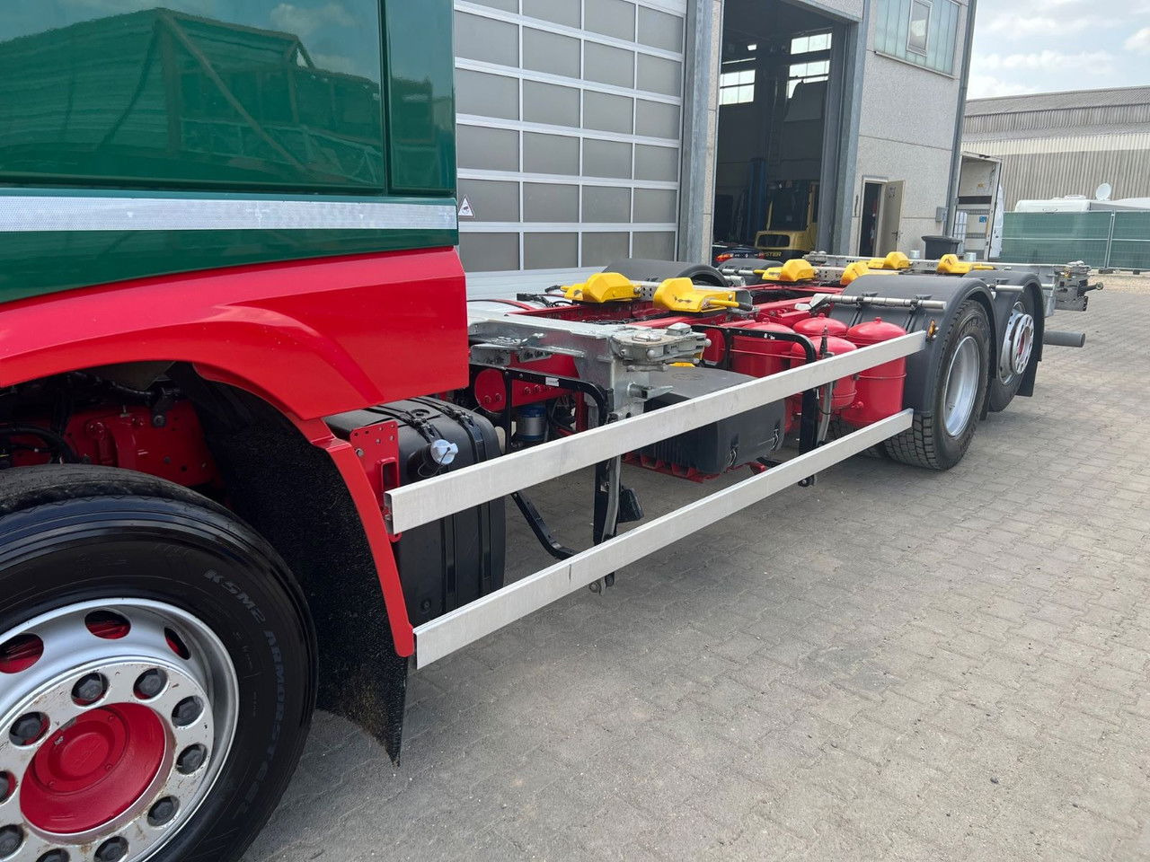 DAF XF 480 FAN SSC BDF C715/745 + Intarder + 2x Tank - Грузовик-контейнеровоз/ Сменный кузов: фото 2 DAF XF 480 FAN SSC BDF C715/745 + Intarder + 2x Tank - Грузовик-контейнеровоз/ Сменный кузов: фото 2