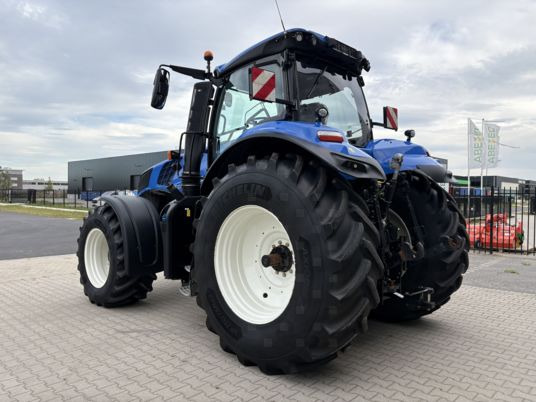 NEW HOLLAND T8.350 PLMi Genesis - Трактор: фото 5 NEW HOLLAND T8.350 PLMi Genesis - Трактор: фото 5