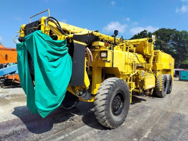 KOMATSU GC380F-2 - Дорожная фреза: фото 1 KOMATSU GC380F-2 - Дорожная фреза: фото 1