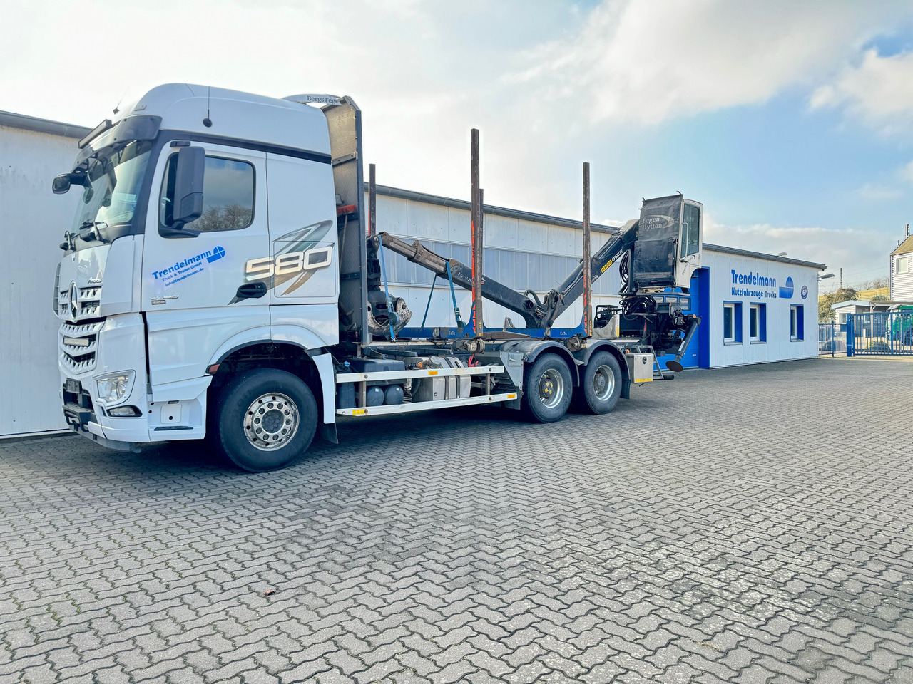 Mercedes Arocs 3358 L 6x4 Radstand 4500 Arocs 3358 L 6x4 Blatt-Luft Gefedert - Лесовоз: фото 3 Mercedes Arocs 3358 L 6x4 Radstand 4500 Arocs 3358 L 6x4 Blatt-Luft Gefedert - Лесовоз: фото 3