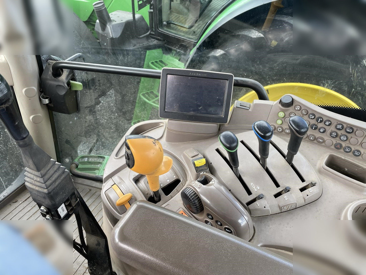 2016 JOHN DEERE 6110R - Трактор: фото 4 2016 JOHN DEERE 6110R - Трактор: фото 4