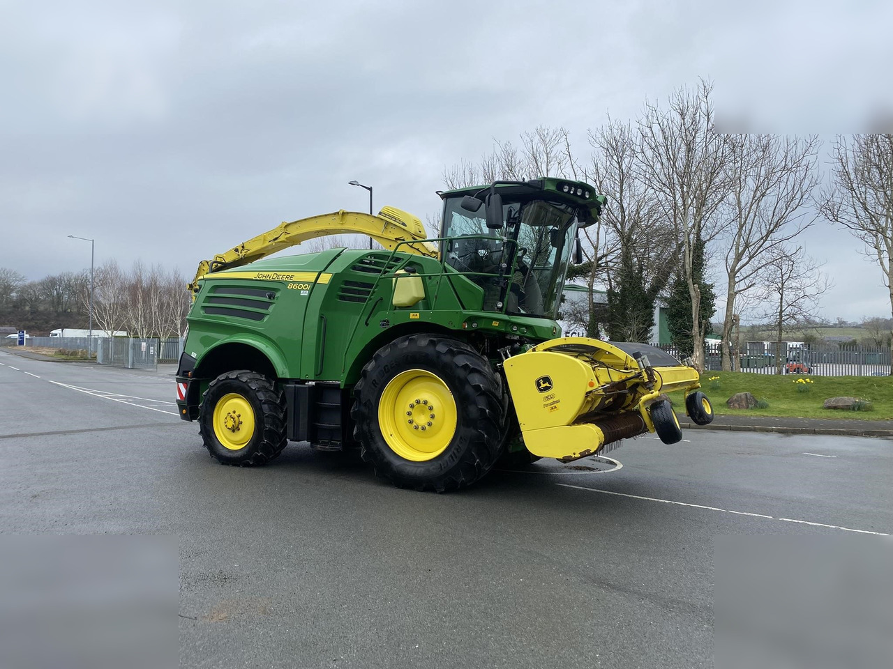 2020 JOHN DEERE 8600 - Кормоуборочный комбайн: фото 1 2020 JOHN DEERE 8600 - Кормоуборочный комбайн: фото 1