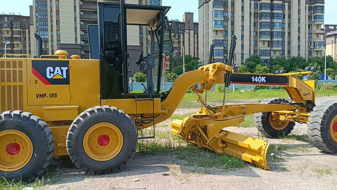 CATERPILLAR 140K used motor grader low price - Грейдер: фото 1 CATERPILLAR 140K used motor grader low price - Грейдер: фото 1