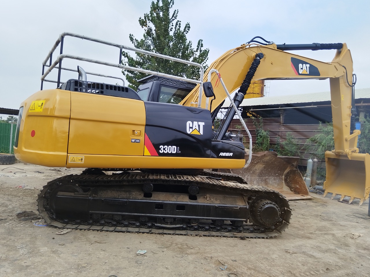 CATERPILLAR 330DL good condition 2024 30 ton excavator for sale - Гусеничный экскаватор: фото 1 CATERPILLAR 330DL good condition 2024 30 ton excavator for sale - Гусеничный экскаватор: фото 1