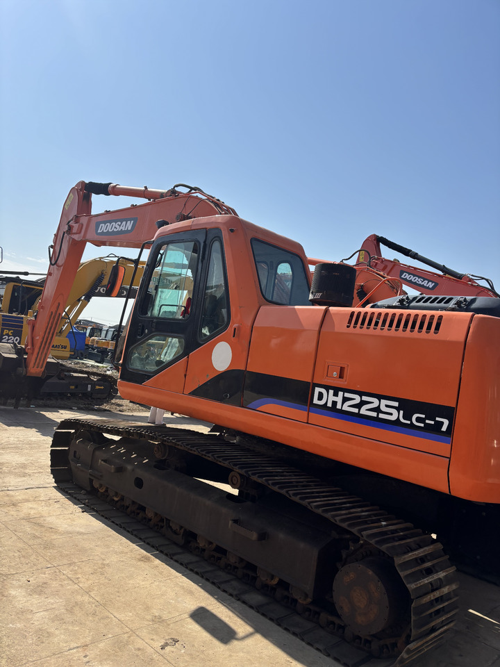 DOOSAN dh225 hot sale used excavator in stock - Гусеничный экскаватор: фото 4 DOOSAN dh225 hot sale used excavator in stock - Гусеничный экскаватор: фото 4