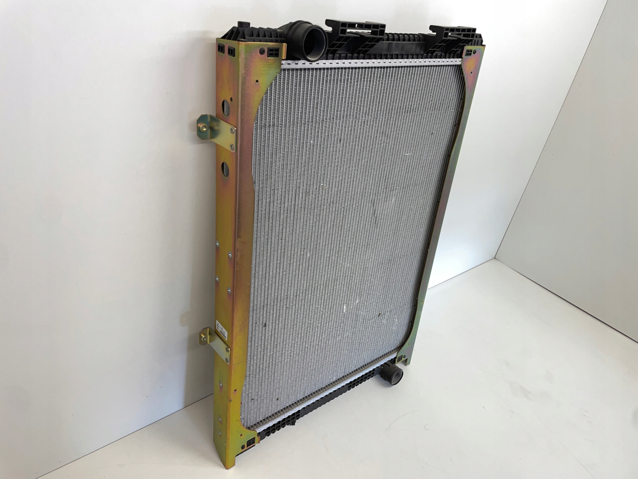 CHŁODNICA WODY MAN F2000 F 90 F 2000 F90 81061016437 - Помпа для Грузовиков: фото 2 CHŁODNICA WODY MAN F2000 F 90 F 2000 F90 81061016437 - Помпа для Грузовиков: фото 2