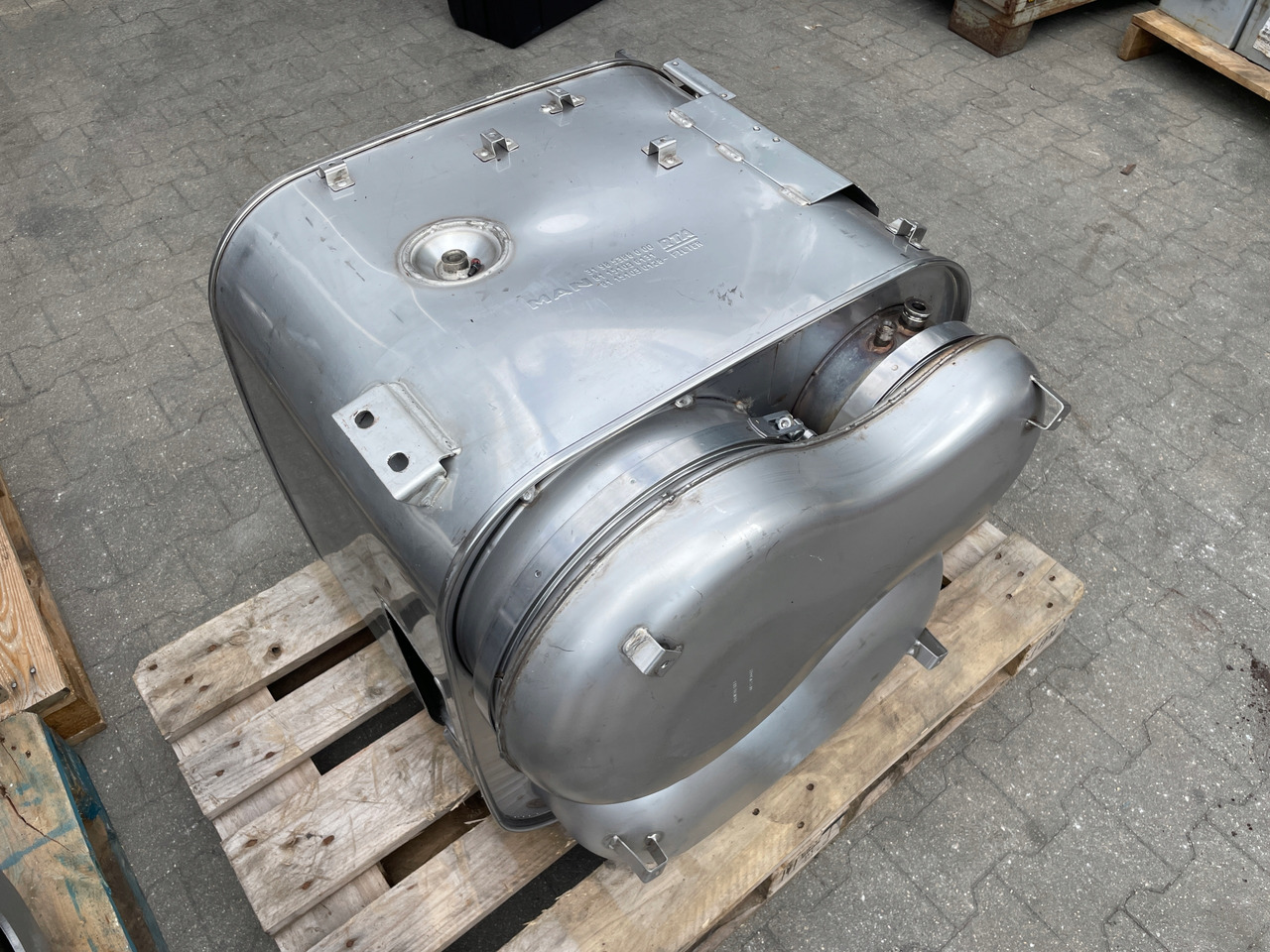 KATALIZATOR KOMPLETNY WYDECH MAN TGX TGS EURO 6 81151036131 - Катализатор для Грузовиков: фото 1 KATALIZATOR KOMPLETNY WYDECH MAN TGX TGS EURO 6 81151036131 - Катализатор для Грузовиков: фото 1