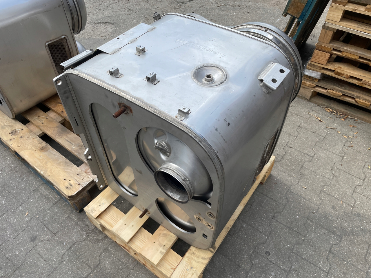 KATALIZATOR MAN TGX TGS EURO 6 DPF TŁUMIK WYDECH 81151036101 - Катализатор для Грузовиков: фото 1 KATALIZATOR MAN TGX TGS EURO 6 DPF TŁUMIK WYDECH 81151036101 - Катализатор для Грузовиков: фото 1