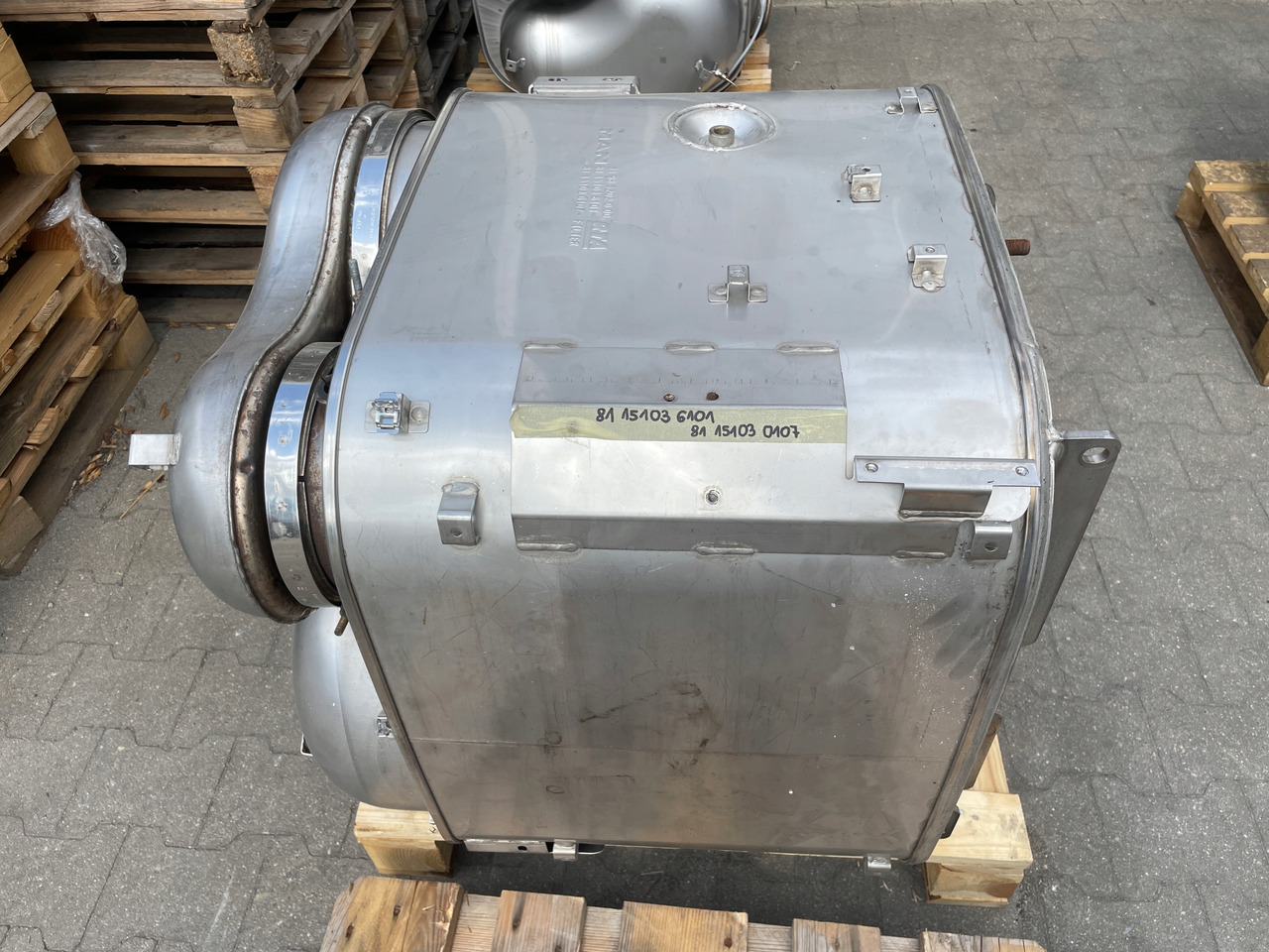 KATALIZATOR MAN TGX TGS EURO 6 DPF TŁUMIK WYDECH 81151036101 - Катализатор для Грузовиков: фото 2 KATALIZATOR MAN TGX TGS EURO 6 DPF TŁUMIK WYDECH 81151036101 - Катализатор для Грузовиков: фото 2