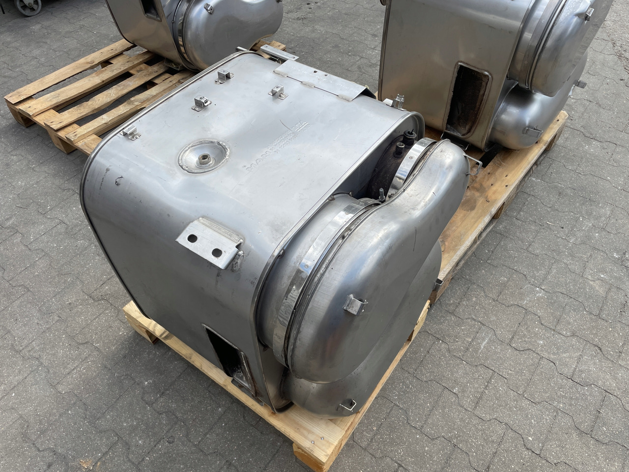 KATALIZATOR MAN TGX TGS EURO 6 DPF TŁUMIK WYDECH 81151036101 - Катализатор для Грузовиков: фото 4 KATALIZATOR MAN TGX TGS EURO 6 DPF TŁUMIK WYDECH 81151036101 - Катализатор для Грузовиков: фото 4