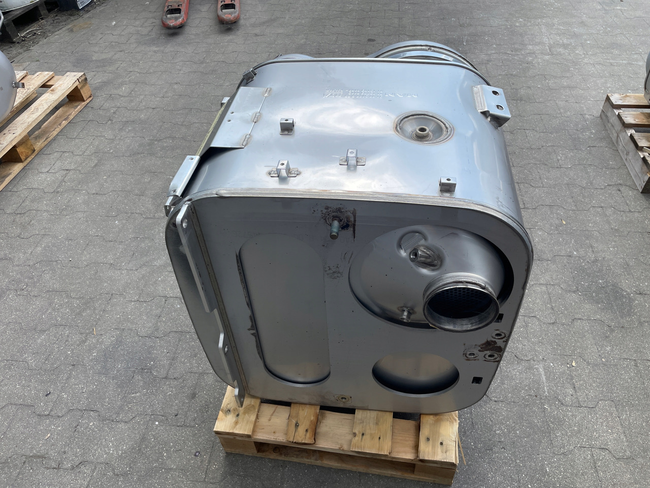 KATALIZATOR MAN TGX TGS EURO 6 DPF TŁUMIK WYDECH 81151036115 - Катализатор для Грузовиков: фото 2 KATALIZATOR MAN TGX TGS EURO 6 DPF TŁUMIK WYDECH 81151036115 - Катализатор для Грузовиков: фото 2