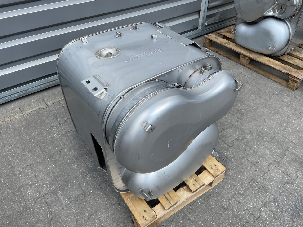 KATALIZATOR MAN TGX TGS EURO 6 DPF TŁUMIK WYDECH 81151036115 - Катализатор для Грузовиков: фото 1 KATALIZATOR MAN TGX TGS EURO 6 DPF TŁUMIK WYDECH 81151036115 - Катализатор для Грузовиков: фото 1