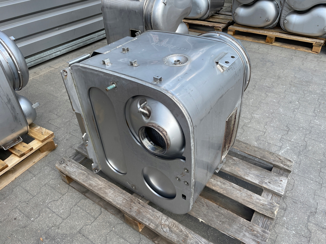 KATALIZATOR MAN TGX TGS EURO 6 DPF TŁUMIK WYDECH 81151036125 - Катализатор: фото 4 KATALIZATOR MAN TGX TGS EURO 6 DPF TŁUMIK WYDECH 81151036125 - Катализатор: фото 4