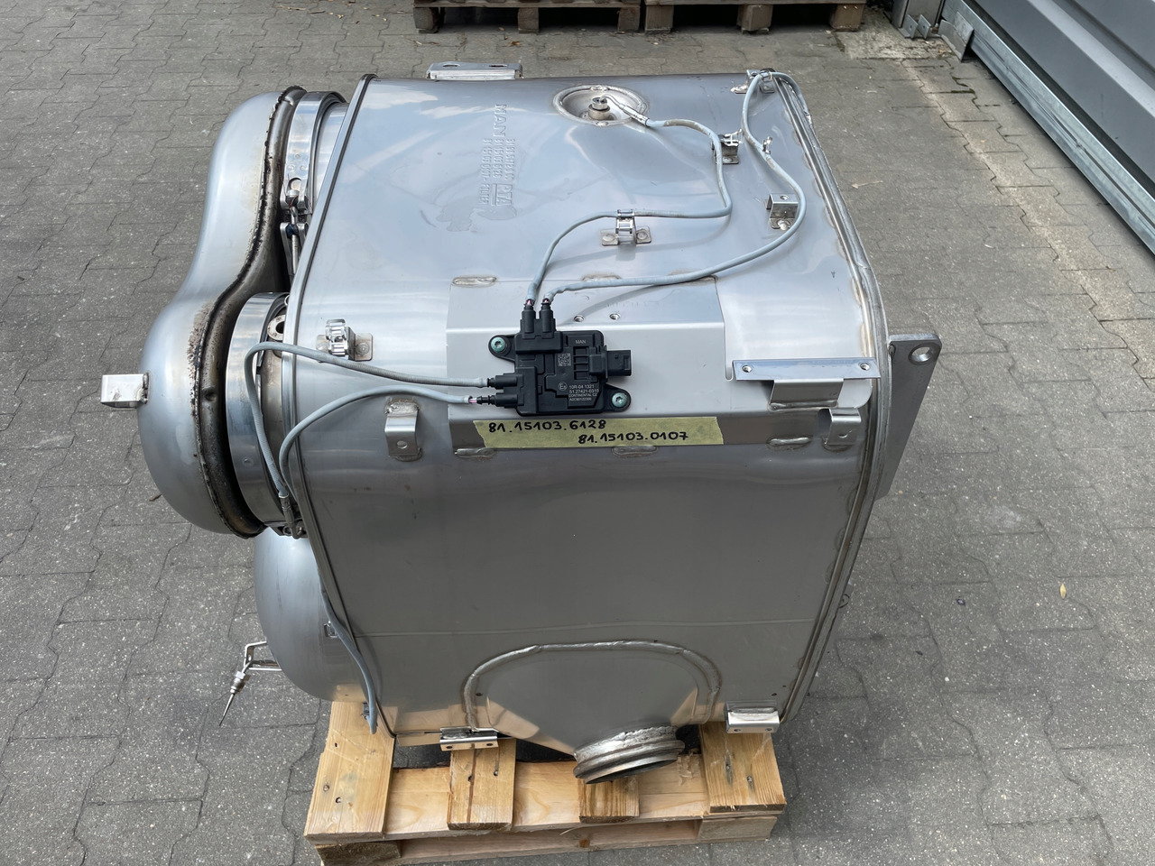 KATALIZATOR MAN TGX TGS EURO 6 DPF TŁUMIK WYDECH 81151036128 - Катализатор для Грузовиков: фото 1 KATALIZATOR MAN TGX TGS EURO 6 DPF TŁUMIK WYDECH 81151036128 - Катализатор для Грузовиков: фото 1