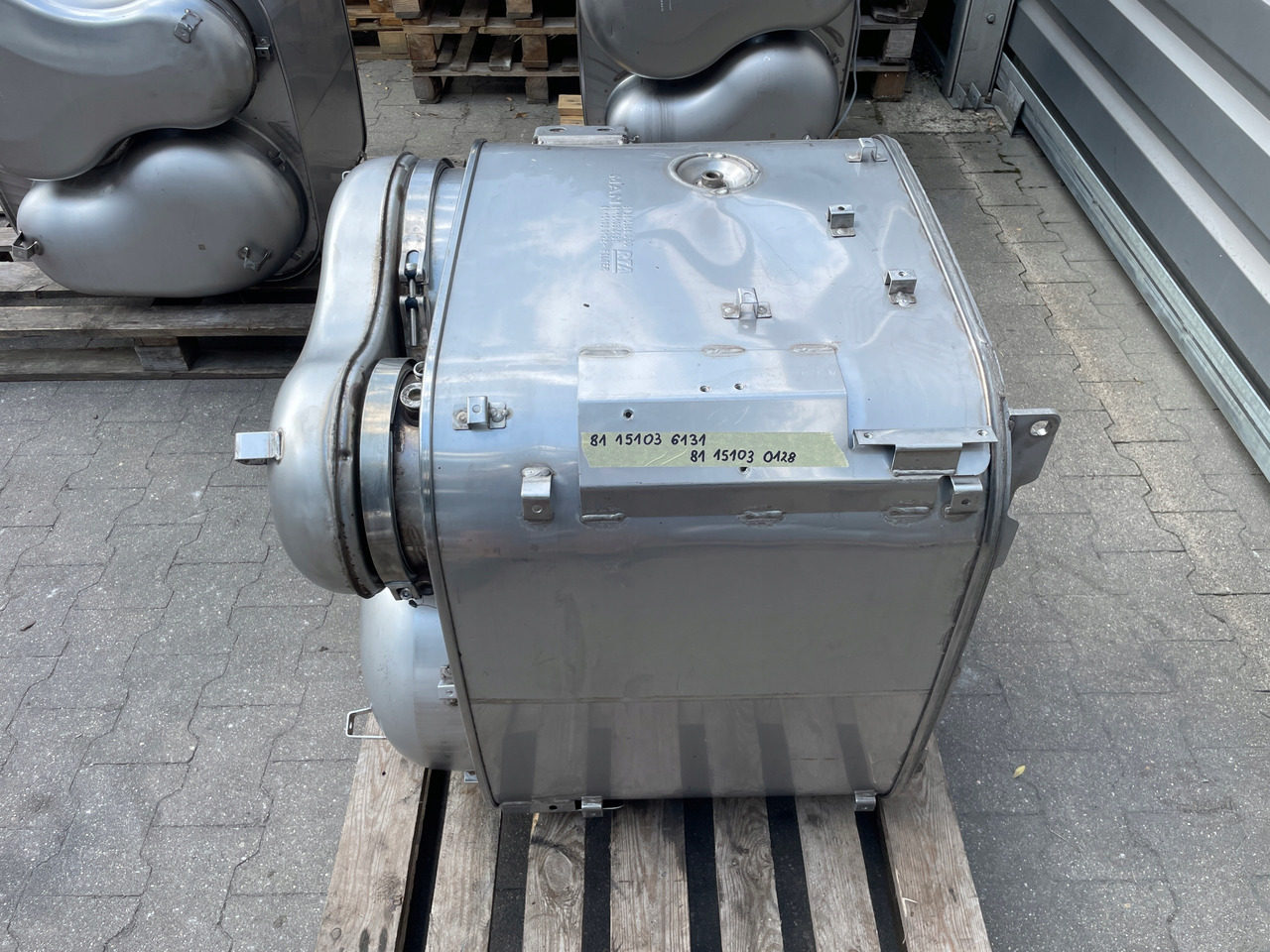 KATALIZATOR MAN TGX TGS EURO 6 DPF TŁUMIK WYDECH 81151036131 - Катализатор для Грузовиков: фото 2 KATALIZATOR MAN TGX TGS EURO 6 DPF TŁUMIK WYDECH 81151036131 - Катализатор для Грузовиков: фото 2