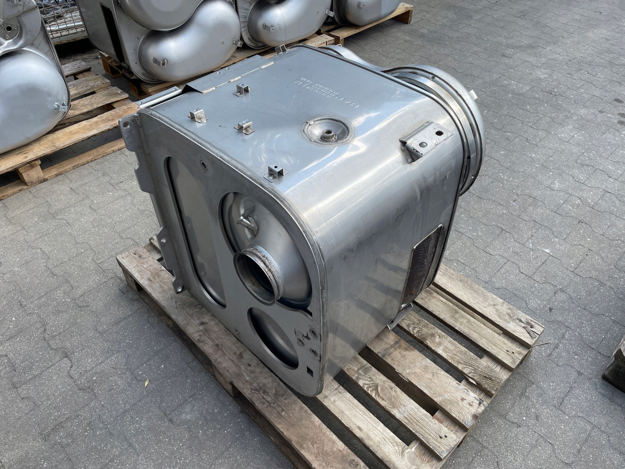 KATALIZATOR MAN TGX TGS EURO 6 DPF TŁUMIK WYDECH 81151036131 - Катализатор для Грузовиков: фото 4 KATALIZATOR MAN TGX TGS EURO 6 DPF TŁUMIK WYDECH 81151036131 - Катализатор для Грузовиков: фото 4