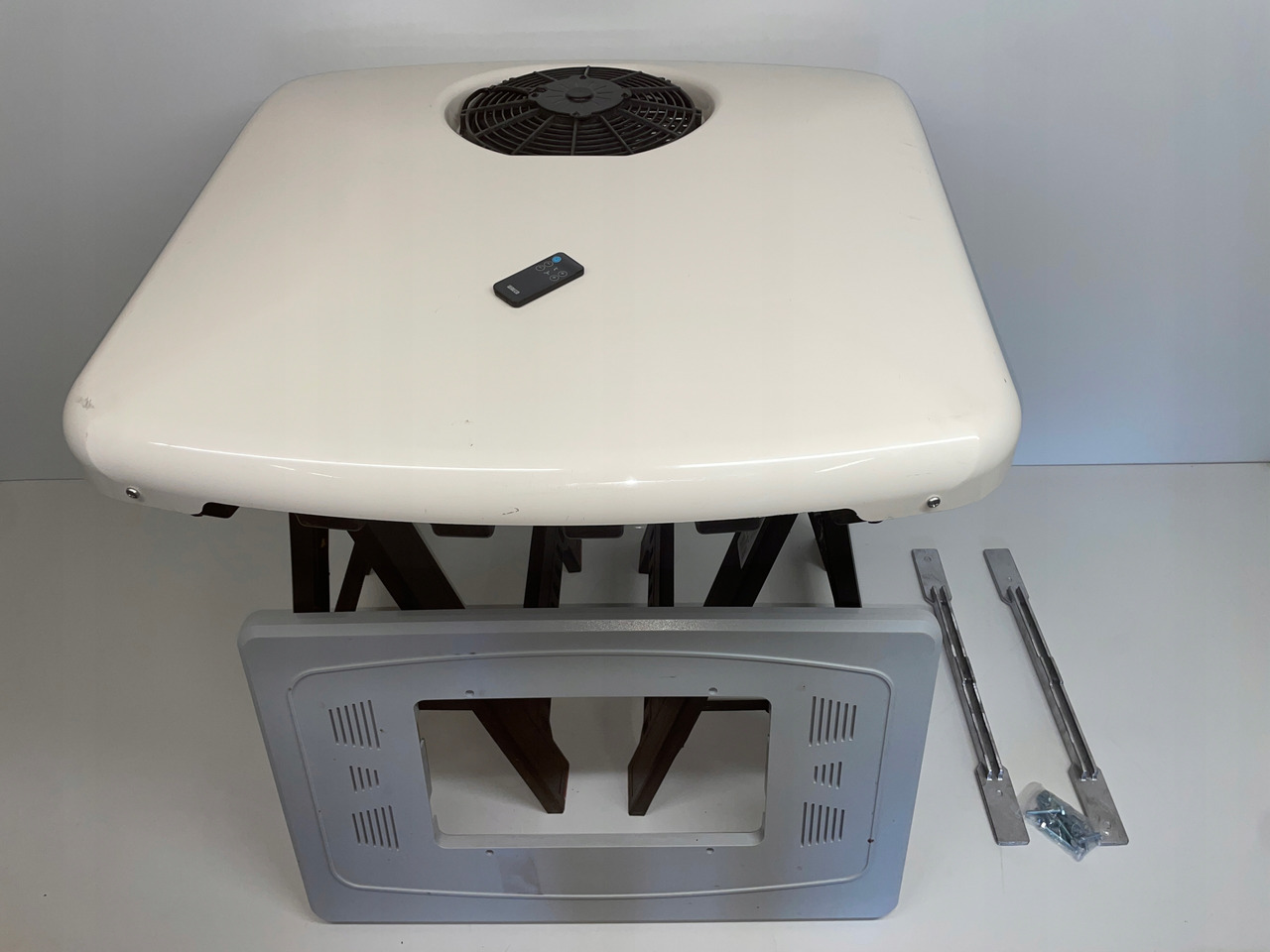 KLIMATYZACJA POSTOJOWA PILOT SLIMCOOL FACTORY PREP DAF SCANIA MC1507523 - Компрессор кондиционера для Грузовиков: фото 1 KLIMATYZACJA POSTOJOWA PILOT SLIMCOOL FACTORY PREP DAF SCANIA MC1507523 - Компрессор кондиционера для Грузовиков: фото 1