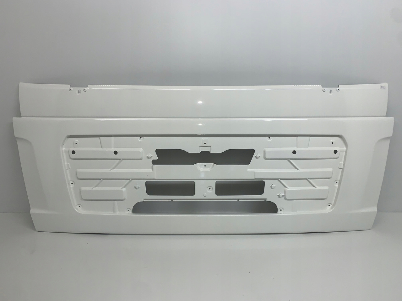 MASKA ATRAPA GRILL MAN TGL TGM NR 1812 - Капот для Грузовиков: фото 1 MASKA ATRAPA GRILL MAN TGL TGM NR 1812 - Капот для Грузовиков: фото 1