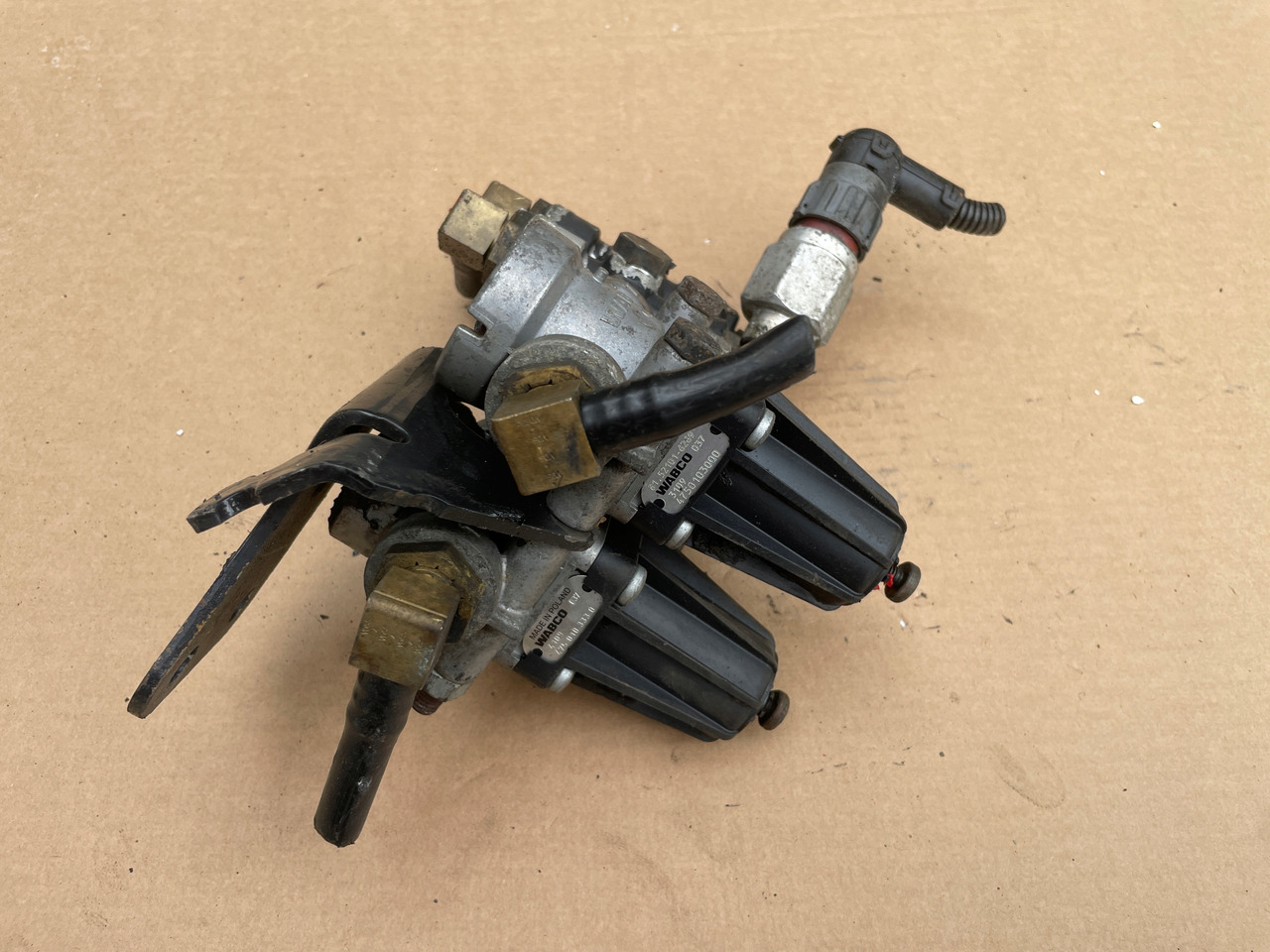 ZAWÓR REDUKCUJNY REDUKTOR CIŚNIENIA MAN TGA TGX TGS 4750103000 - Воздушная подвеска для Грузовиков: фото 4 ZAWÓR REDUKCUJNY REDUKTOR CIŚNIENIA MAN TGA TGX TGS 4750103000 - Воздушная подвеска для Грузовиков: фото 4