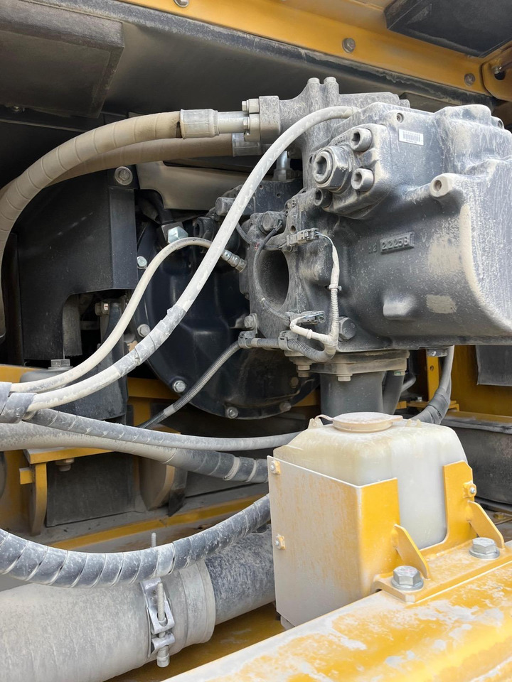 KOMATSU PC450 - Гусеничный экскаватор: фото 3 KOMATSU PC450 - Гусеничный экскаватор: фото 3