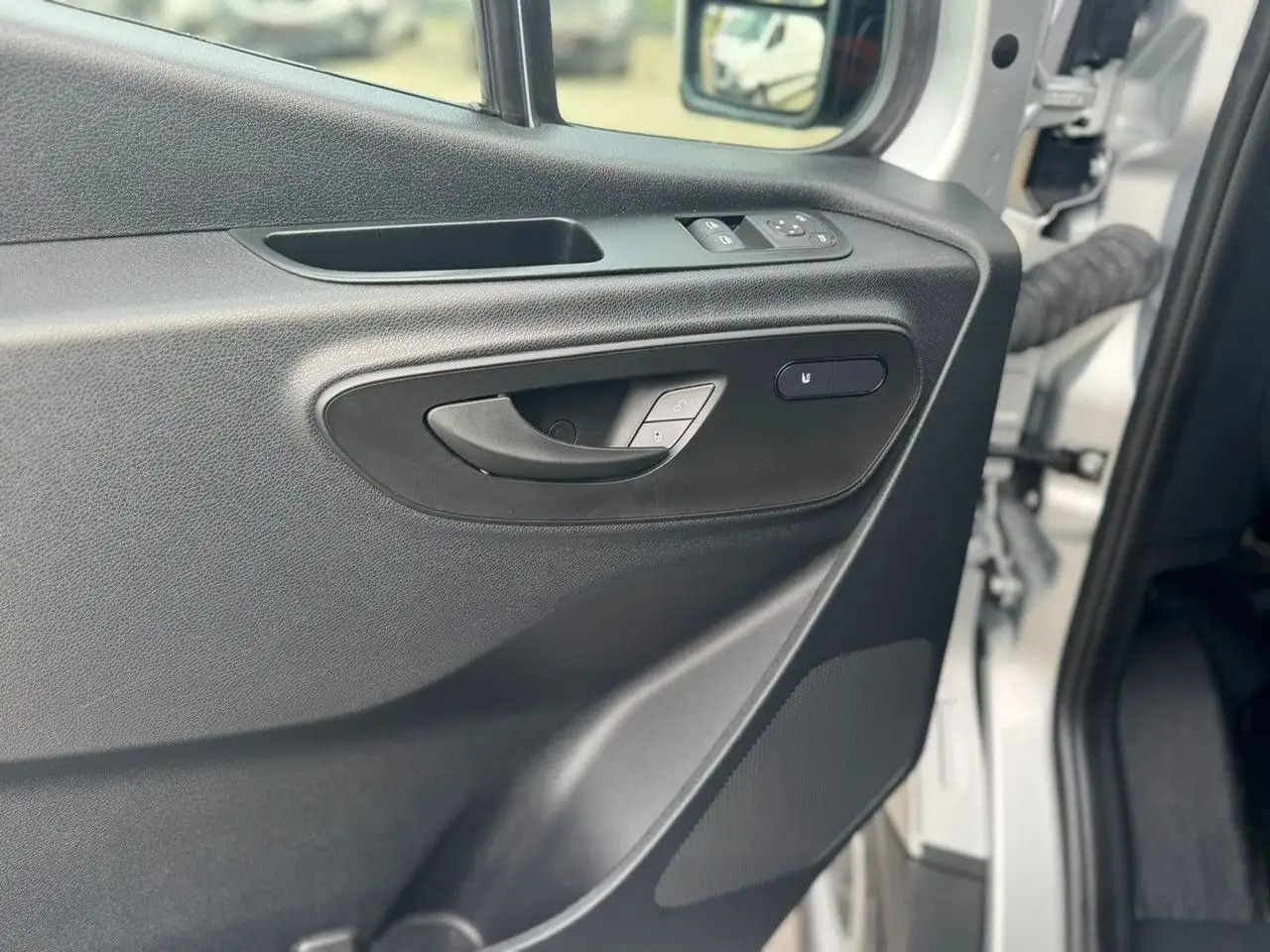 Mercedes-Benz Sprinter 317 CDI Flach Lang Silber Klima MBUX - Цельнометаллический фургон: фото 5 Mercedes-Benz Sprinter 317 CDI Flach Lang Silber Klima MBUX - Цельнометаллический фургон: фото 5