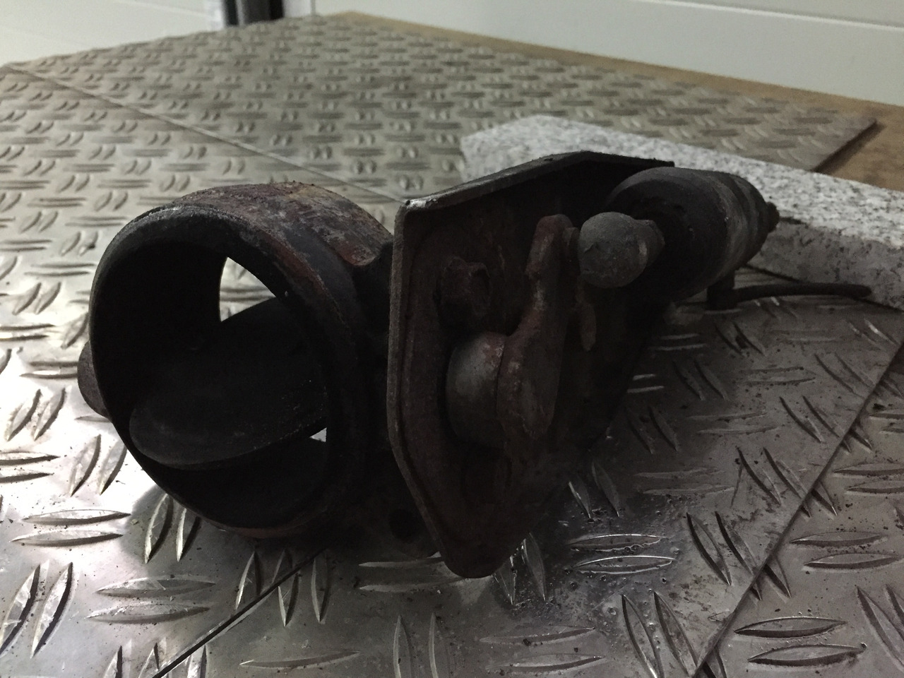 Gebrauchte Motorbremse MAN TGM 15.280, Abgasdrossel, Artikel - Nr.: 81.15601-0035 - Двигатель и запчасти для Грузовиков: фото 2 Gebrauchte Motorbremse MAN TGM 15.280, Abgasdrossel, Artikel - Nr.: 81.15601-0035 - Двигатель и запчасти для Грузовиков: фото 2