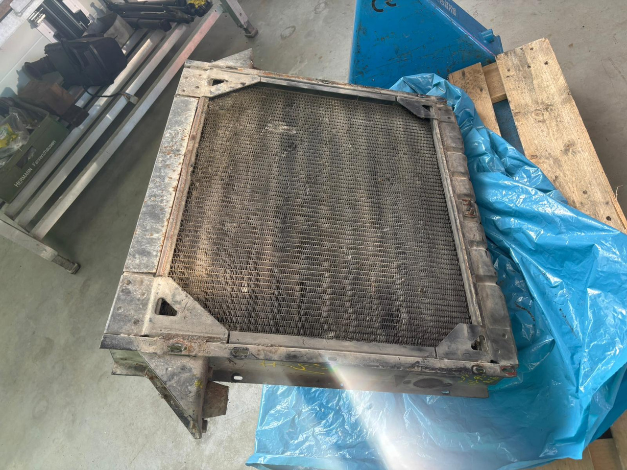 Gebrauchter MAN Kühler F8, Artikel - Nr. : 81.0610 - 16152 - Радиатор для Грузовиков: фото 1 Gebrauchter MAN Kühler F8, Artikel - Nr. : 81.0610 - 16152 - Радиатор для Грузовиков: фото 1