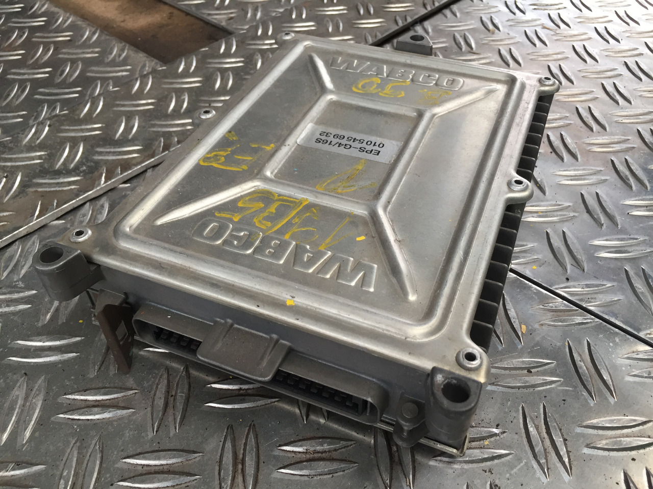 Gebrauchtes DB 1935 SK WABCO - Steuergerät, EBS 4S / 4 M, Artikel - Nr. : 446 100 0130 - Блок управления для Грузовиков: фото 3 Gebrauchtes DB 1935 SK WABCO - Steuergerät, EBS 4S / 4 M, Artikel - Nr. : 446 100 0130 - Блок управления для Грузовиков: фото 3