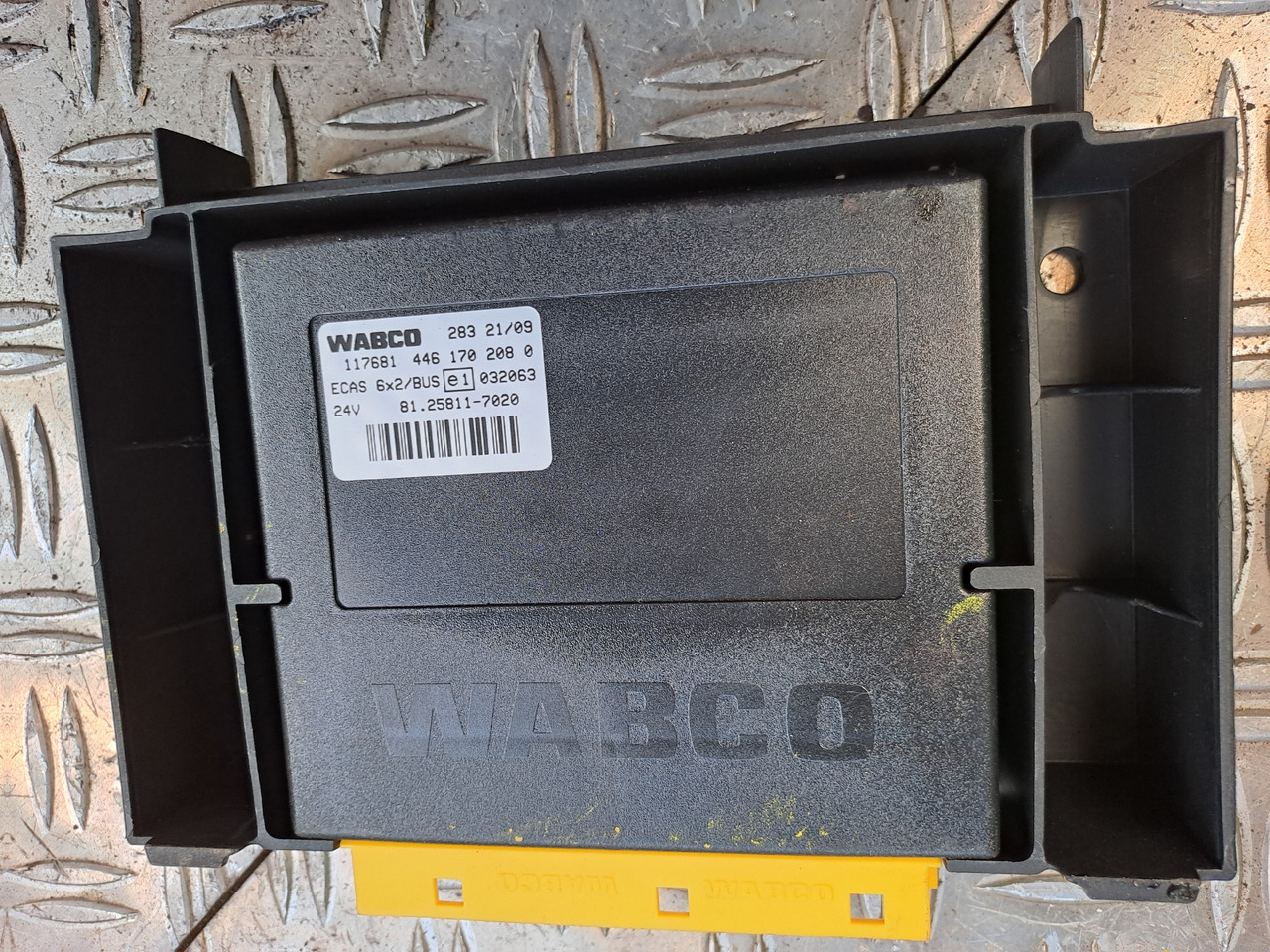 Gebrauchtes MAN TGX 26.440 Steuergerät ECAS Luftfederung, Artikel - Nr.: 81.25811 - 7020 - Блок управления для Грузовиков: фото 5 Gebrauchtes MAN TGX 26.440 Steuergerät ECAS Luftfederung, Artikel - Nr.: 81.25811 - 7020 - Блок управления для Грузовиков: фото 5