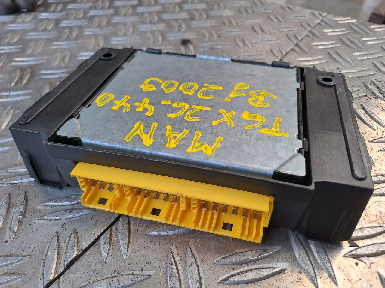 Gebrauchtes MAN TGX 26.440 Steuergerät ECAS Luftfederung, Artikel - Nr.: 81.25811 - 7020 - Блок управления для Грузовиков: фото 1 Gebrauchtes MAN TGX 26.440 Steuergerät ECAS Luftfederung, Artikel - Nr.: 81.25811 - 7020 - Блок управления для Грузовиков: фото 1