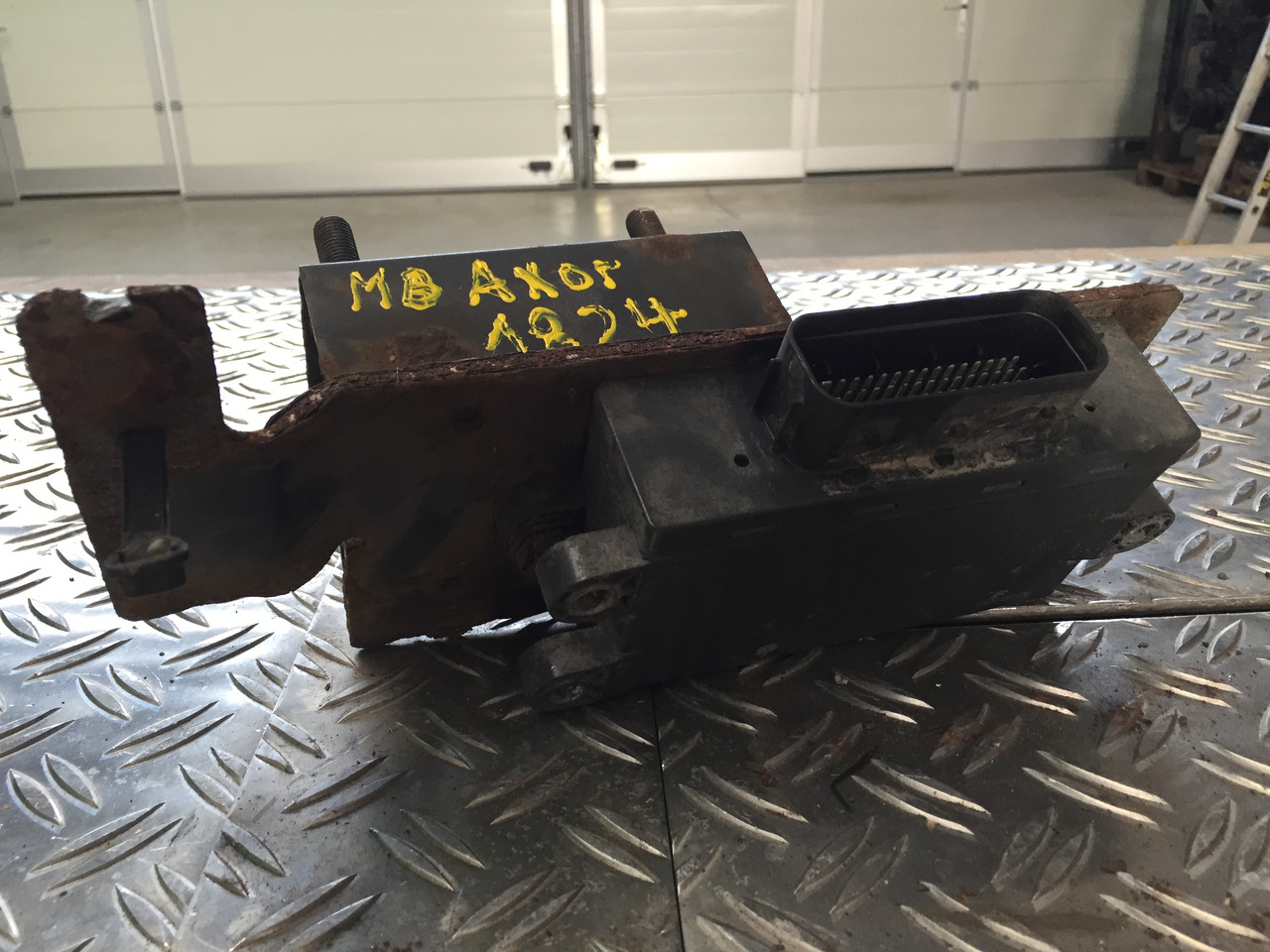 Gebrauchtes Steuergerät MB Axor 1824, Artikel - Nr. : A 9999 9999 99 - Блок управления для Грузовиков: фото 1 Gebrauchtes Steuergerät MB Axor 1824, Artikel - Nr. : A 9999 9999 99 - Блок управления для Грузовиков: фото 1