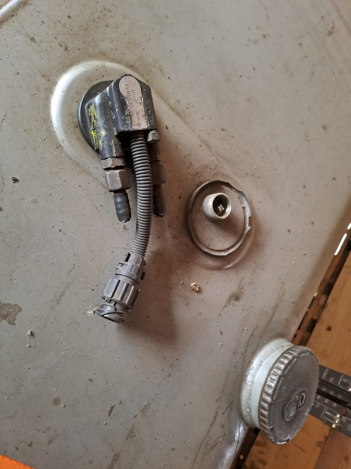 MAN MAN TGA - Топливный бак: фото 4 MAN MAN TGA - Топливный бак: фото 4