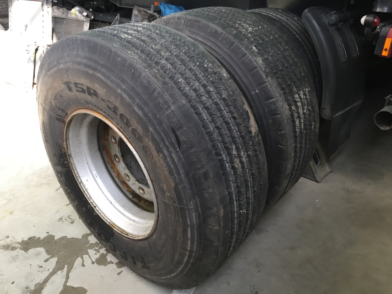 Neue Reifen, Firestone TSP - 3000, Größe : 425 / 65 R x 22,5 - 2 Stück mit Felgen - Шина для Грузовиков: фото 3 Neue Reifen, Firestone TSP - 3000, Größe : 425 / 65 R x 22,5 - 2 Stück mit Felgen - Шина для Грузовиков: фото 3