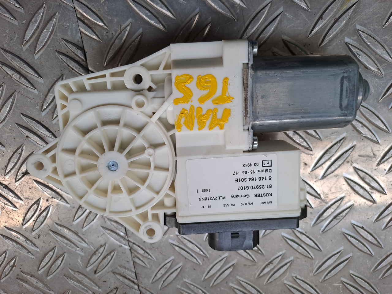 Neuwertiger MAN TGS Elektromotor Fensterheber links, Artikel - Nr. : 81.25970 - 6107 - Стеклоподъёмник для Грузовиков: фото 1 Neuwertiger MAN TGS Elektromotor Fensterheber links, Artikel - Nr. : 81.25970 - 6107 - Стеклоподъёмник для Грузовиков: фото 1