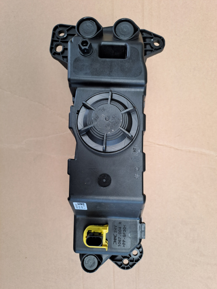 Neuwertiger Nebelscheinwerfer MAN TG3 rechts, Artikel - Nr. : 81.25204 - 0002 / 0001 - Противотуманная фара для Грузовиков: фото 4 Neuwertiger Nebelscheinwerfer MAN TG3 rechts, Artikel - Nr. : 81.25204 - 0002 / 0001 - Противотуманная фара для Грузовиков: фото 4