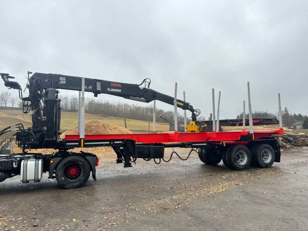 NACZEPA Z DŹWIGIEM DO DREWNA - Другая техника: фото 3 NACZEPA Z DŹWIGIEM DO DREWNA - Другая техника: фото 3