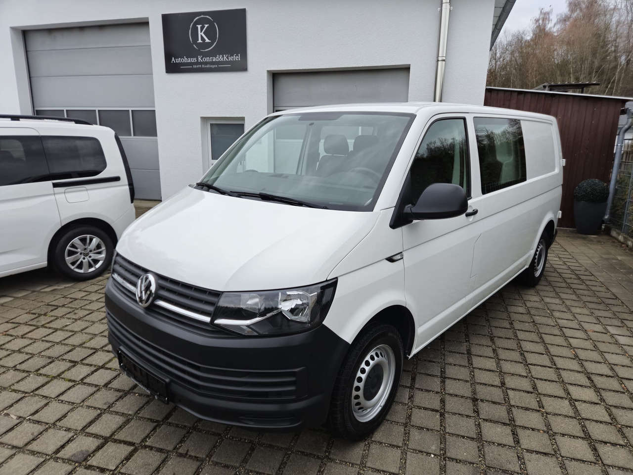 VOLKSWAGEN T6 Transporter Mixto LR 6-Sitzer/Standheiz./PDC - Цельнометаллический фургон: фото 1 VOLKSWAGEN T6 Transporter Mixto LR 6-Sitzer/Standheiz./PDC - Цельнометаллический фургон: фото 1