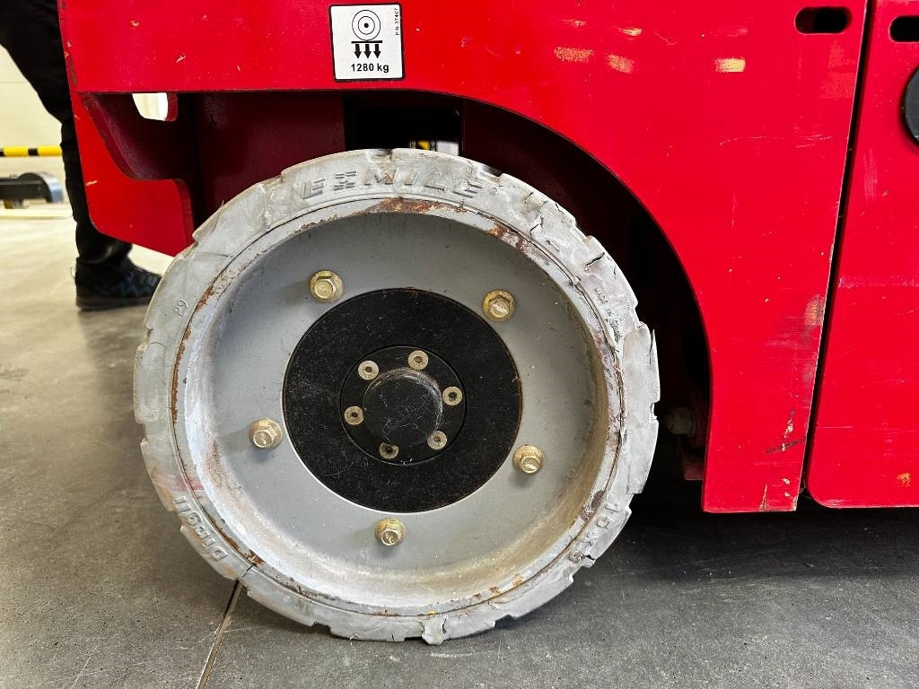 Ножничный подъемник Magni ES 1412 E: фото 10 Ножничный подъемник Magni ES 1412 E: фото 10