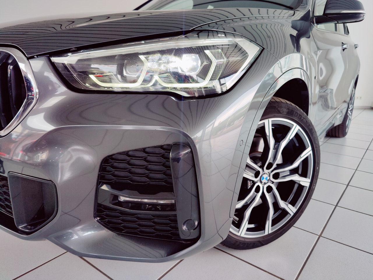 BMW X1 xDrive 20 d M Sport Navi Ambiente PDC SHZ Apple Android - Внедорожник: фото 2 BMW X1 xDrive 20 d M Sport Navi Ambiente PDC SHZ Apple Android - Внедорожник: фото 2