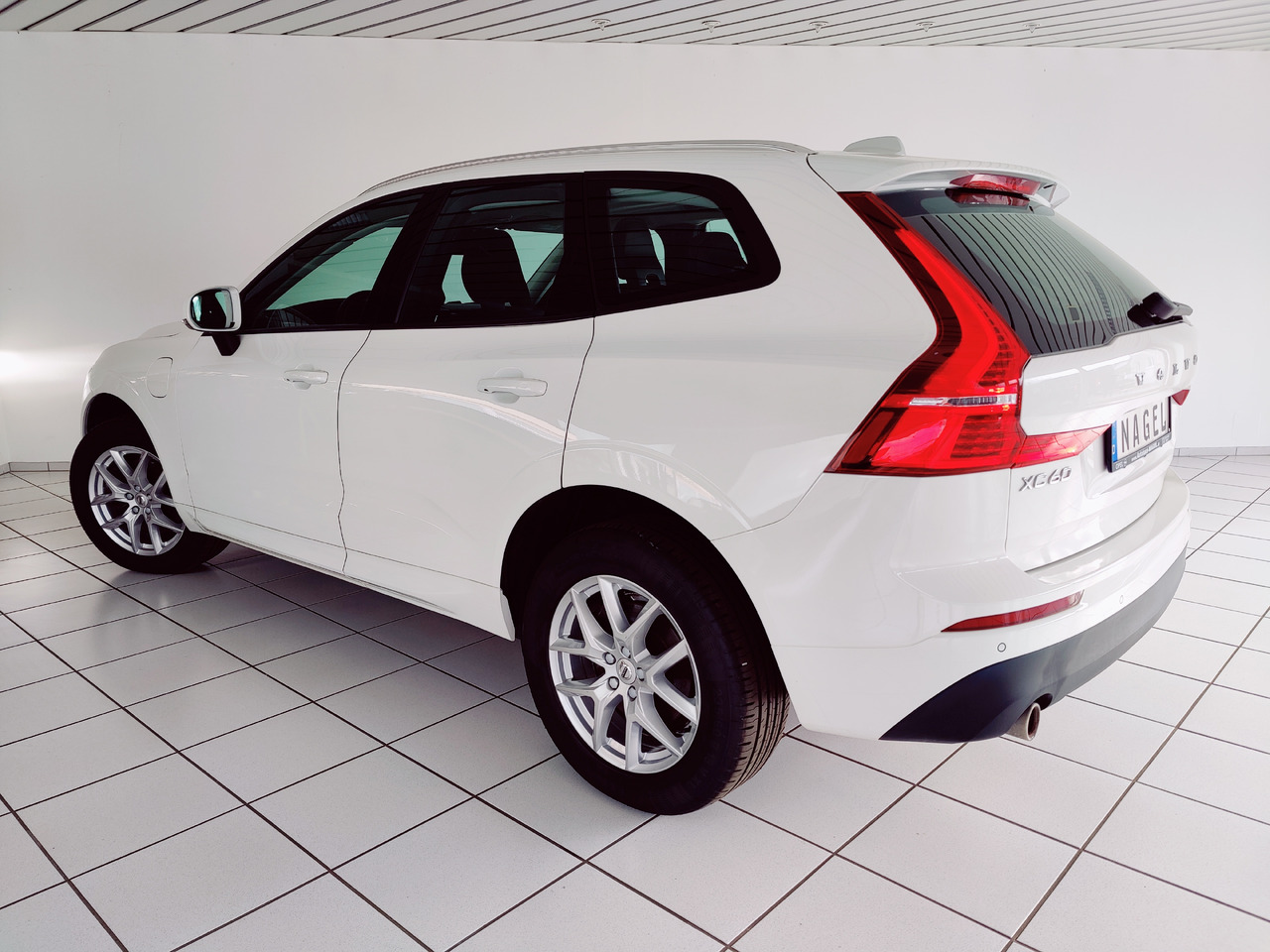 Volvo XC60 t8 twin engine Momentum Plug-In Hybrid AWD AHK Leder Navi - Внедорожник: фото 5 Volvo XC60 t8 twin engine Momentum Plug-In Hybrid AWD AHK Leder Navi - Внедорожник: фото 5