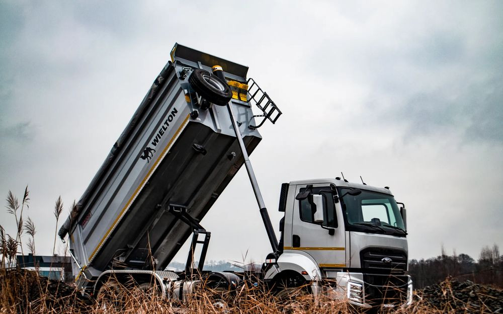 Ford Ford FORD F-LINE 4145 8x4 Wywrotka Wielton Tylnosypowa - Самосвал: фото 2 Ford Ford FORD F-LINE 4145 8x4 Wywrotka Wielton Tylnosypowa - Самосвал: фото 2