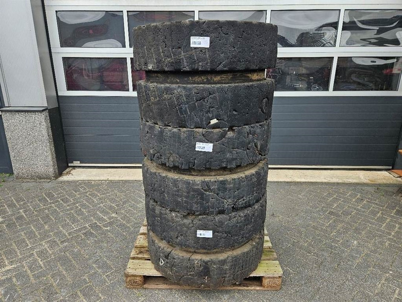 Liebherr 10.00-20 - Tire/Reifen/Band - Шины и диски для Строительной техники: фото 1 Liebherr 10.00-20 - Tire/Reifen/Band - Шины и диски для Строительной техники: фото 1