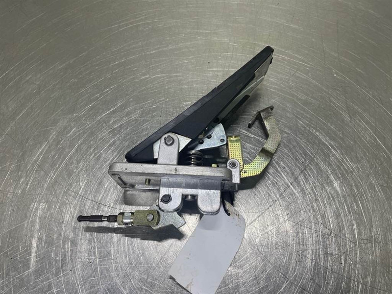 Liebherr A316-5006144-Brake pedal - Кабина и интерьер для Строительной техники: фото 1 Liebherr A316-5006144-Brake pedal - Кабина и интерьер для Строительной техники: фото 1