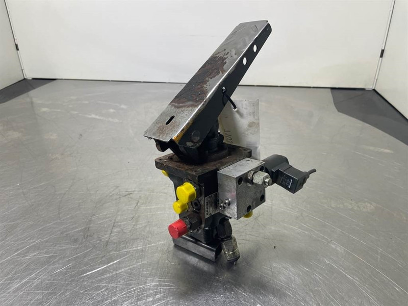 O & K L25.5-Safim 191826/FP3-Brake pedal/Bremspedal - Кабина и интерьер для Строительной техники: фото 3 O & K L25.5-Safim 191826/FP3-Brake pedal/Bremspedal - Кабина и интерьер для Строительной техники: фото 3