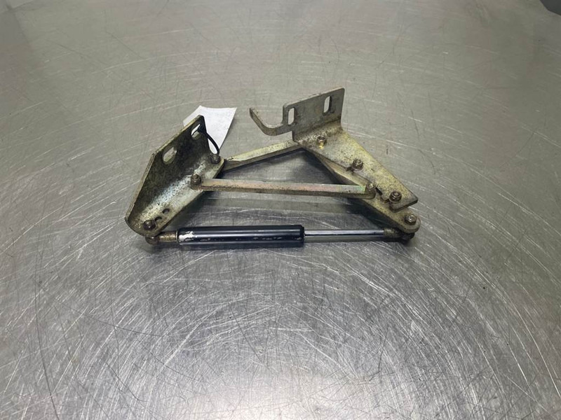 Schaeff SKL834-0451019031-Hinge left/Scharnier - Рама/ Шасси для Строительной техники: фото 1 Schaeff SKL834-0451019031-Hinge left/Scharnier - Рама/ Шасси для Строительной техники: фото 1